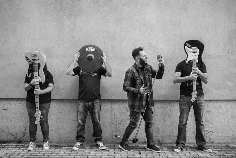 Το Κάστρο The Magic Bus Fuzzy Hound The Music Blog