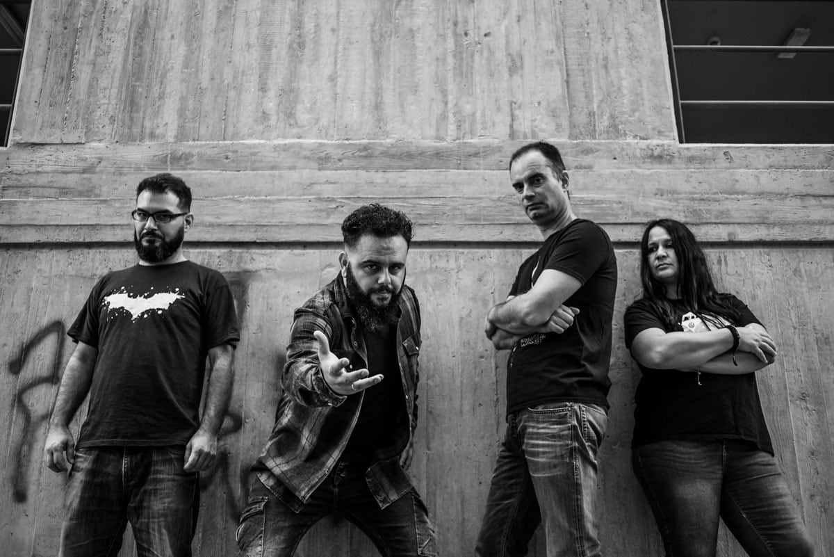 The Magic Bus Το Κάστρο Fuzzy Hound The Music Blog